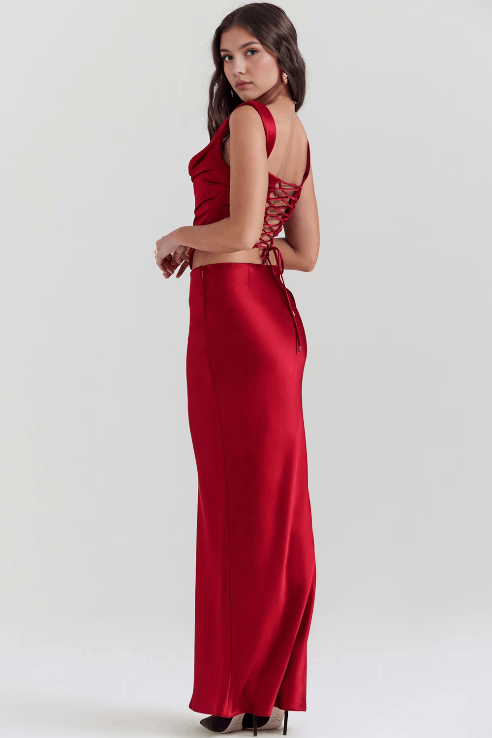 Scarlet Allure Saten Dökümlü Yaka Uzun Elbise