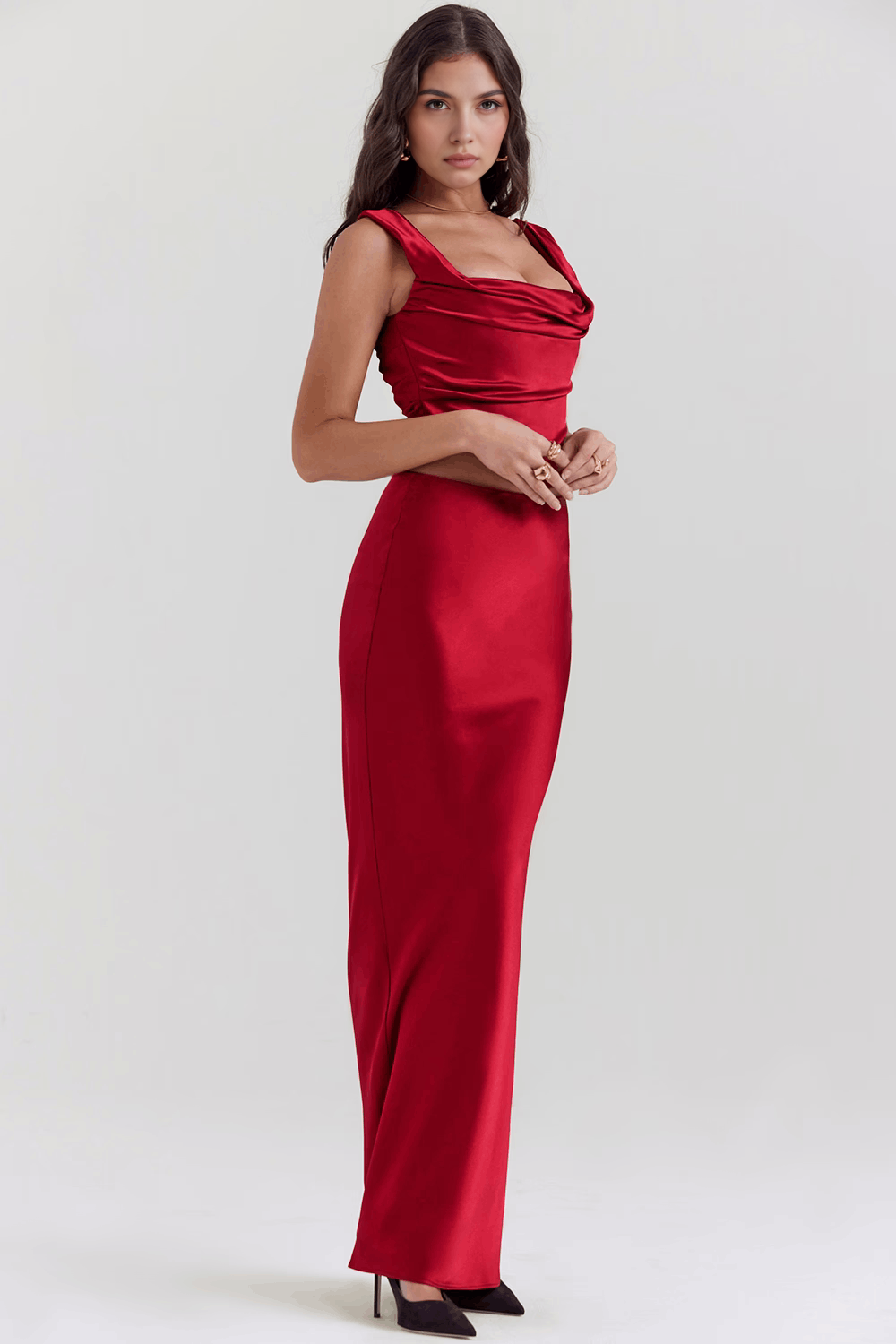 Scarlet Allure Saten Dökümlü Yaka Uzun Elbise