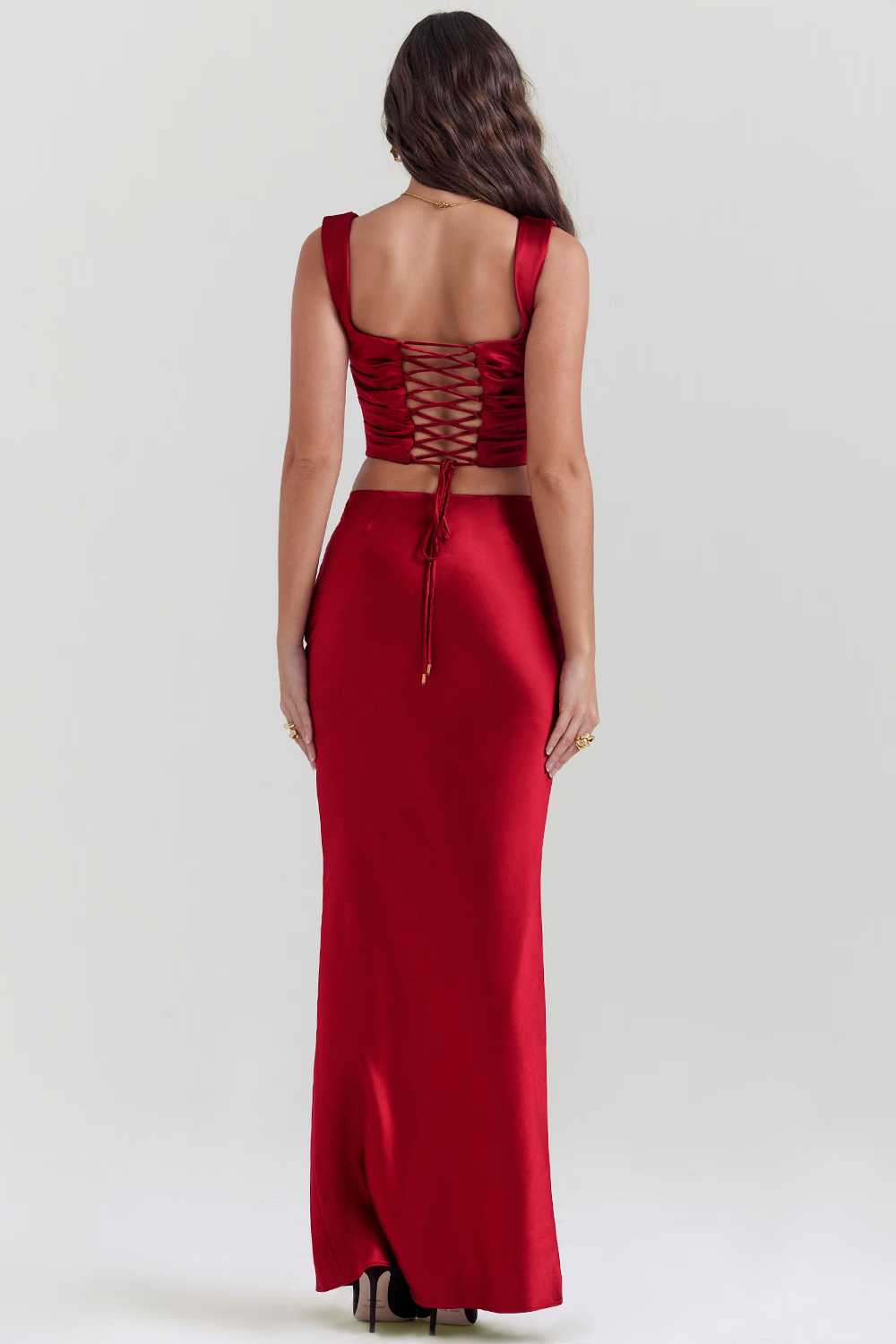 Scarlet Allure Saten Dökümlü Yaka Uzun Elbise