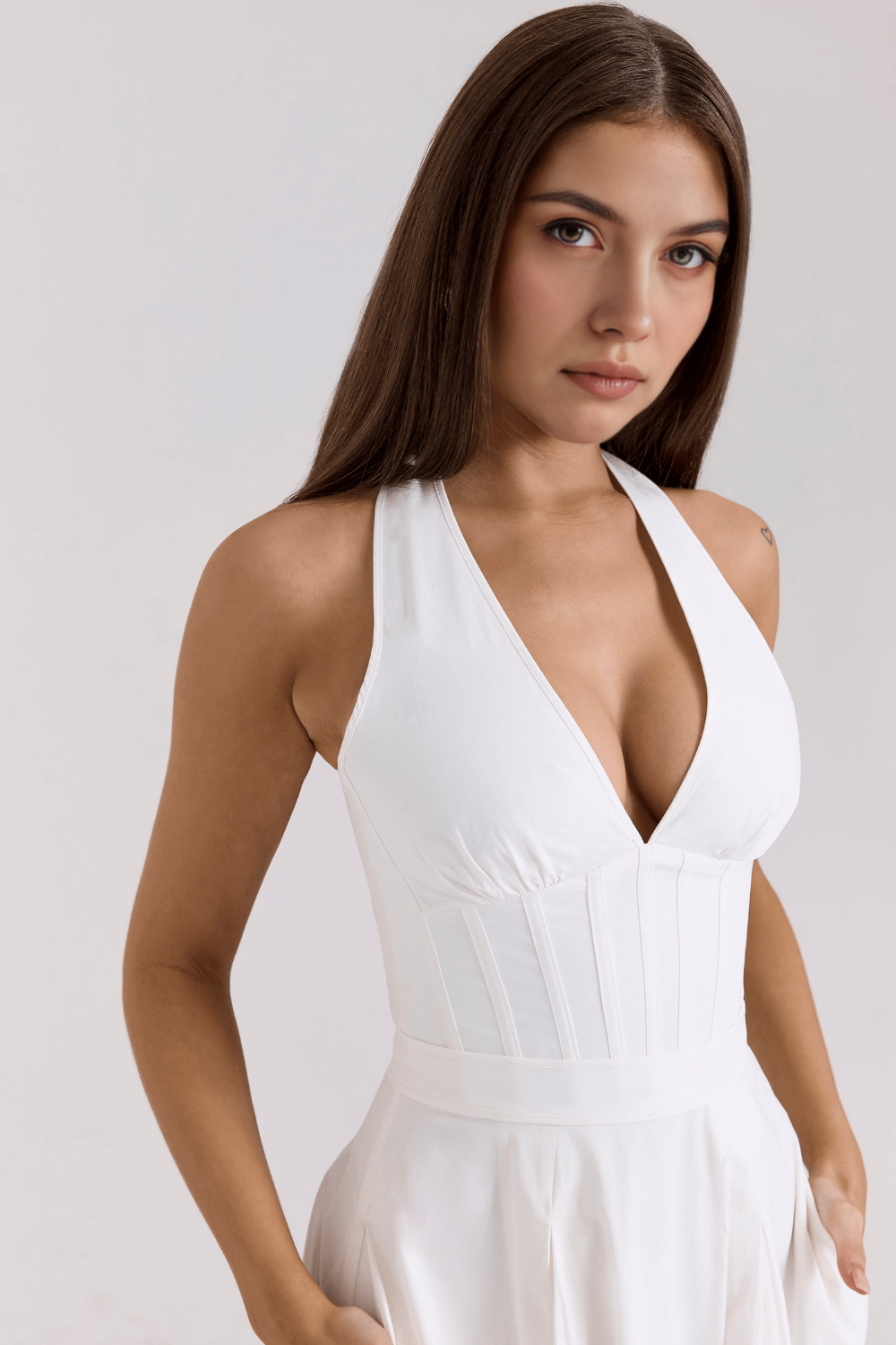 Beyaz Halter Yaka Midi Elbise