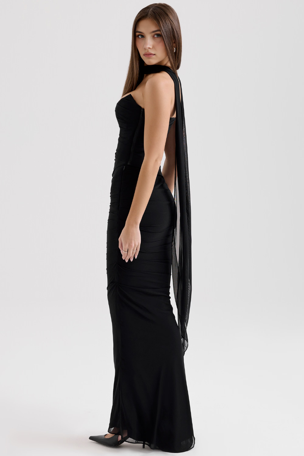 Crimson Drape Choker Detaylı Uzun Elbise