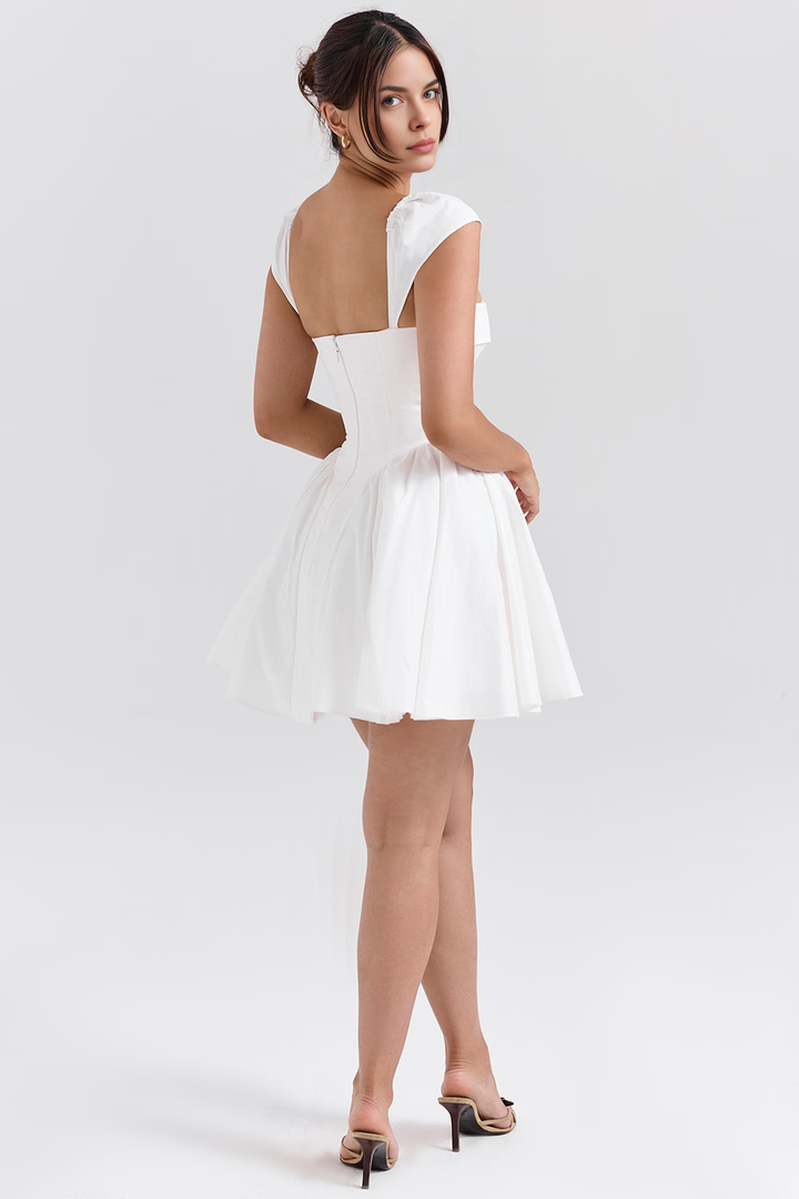 Regal Allure Kare Yaka Mini Elbise