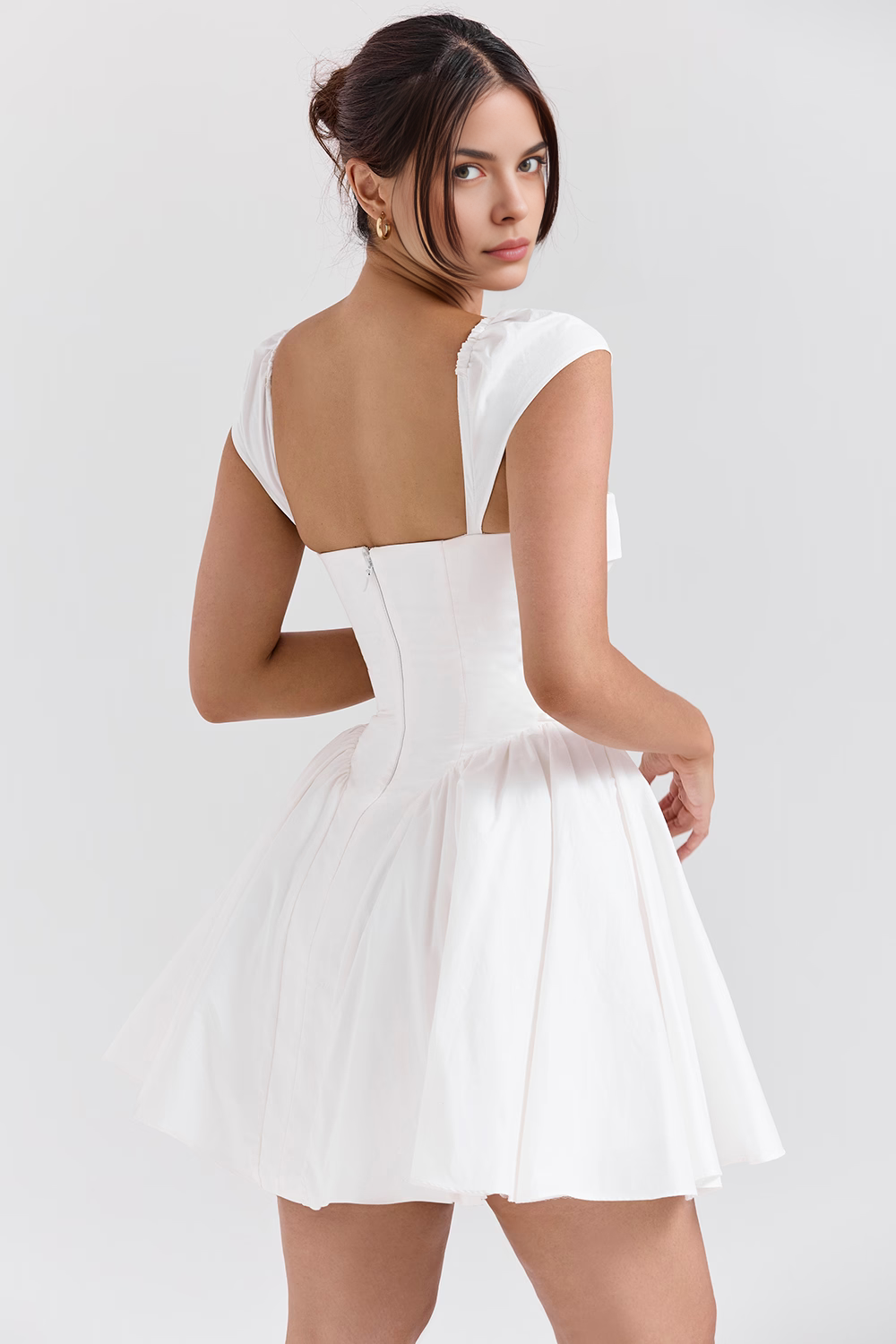 Regal Allure Kare Yaka Mini Elbise